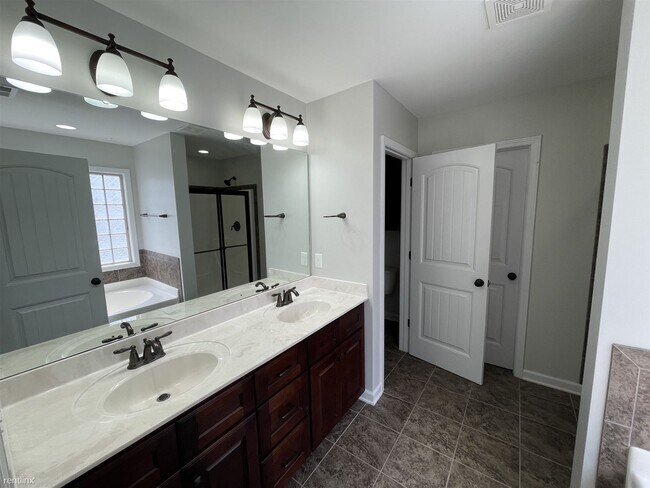 Building Photo - 5 br, 4 bath House - 14 Marquis Drive