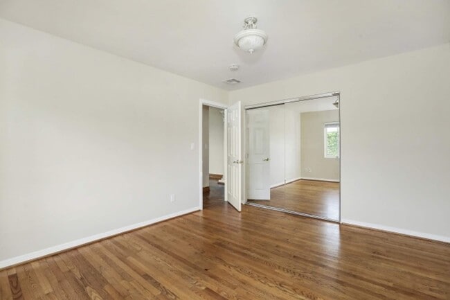 Building Photo - 4356 Kingswell Ave