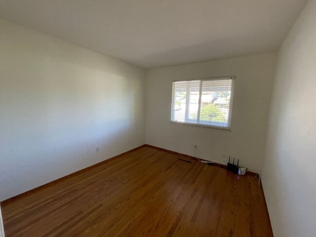Building Photo - Great Shape Sunset West Single Family Home