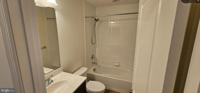 Building Photo - 156 Ironwood Ct