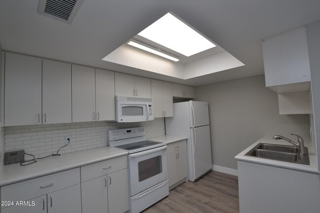 Building Photo - 518 S Allred Dr