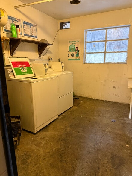 Building Photo - 1231 N Formosa Ave