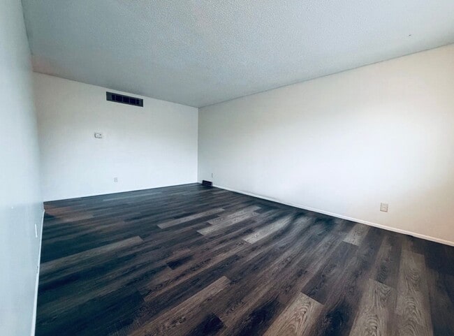 Building Photo - 2 bed and so much more!!!