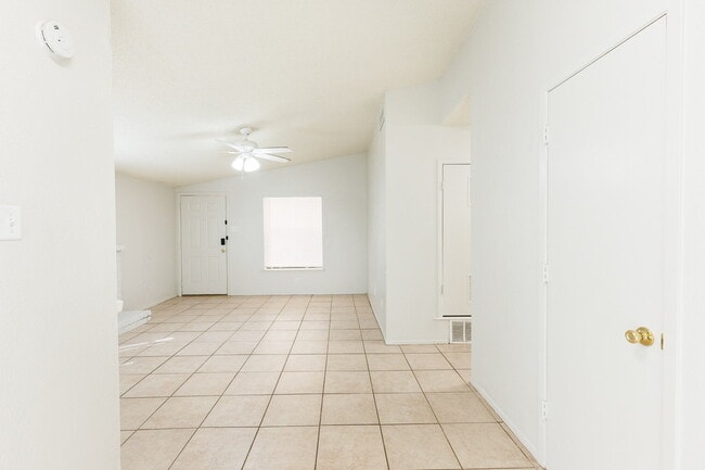 Building Photo - Whisperwood Duplex
