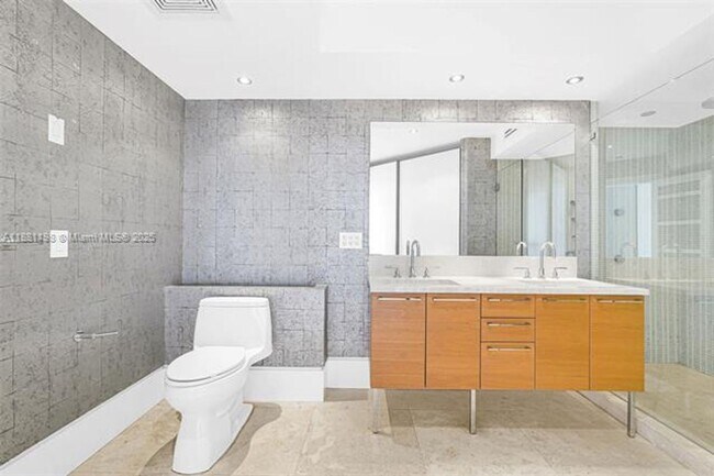 Building Photo - 16699 Collins Ave