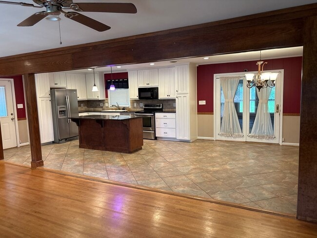 Building Photo - 718 Joryne Dr