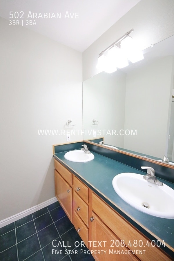 Building Photo - Stunning, Large Home in Highland Area! Vis...