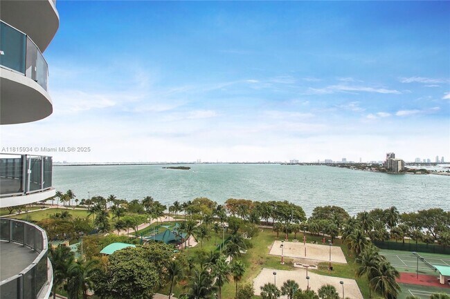 Primary Photo - 1756 N Bayshore Dr