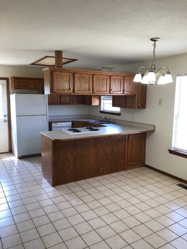 Building Photo - 863 S Hickory Ln