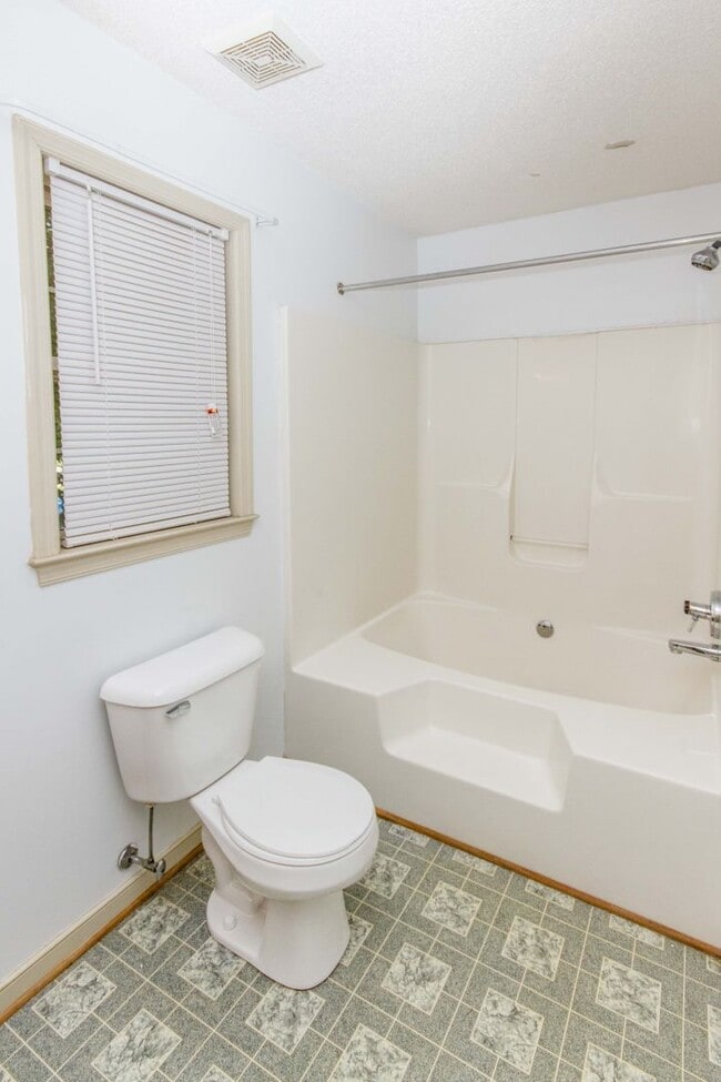 Building Photo - Charming 3BR/2BA One-Level Home with Vaulted Ceilings — Minutes to Fort Gregg-Adams — $1,795/mo!