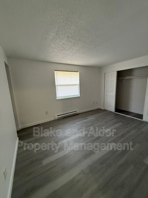 Building Photo - 3865 NE 152nd Ave