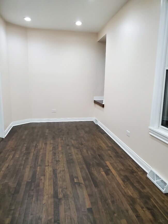 Building Photo - 4130 N Monticello Ave