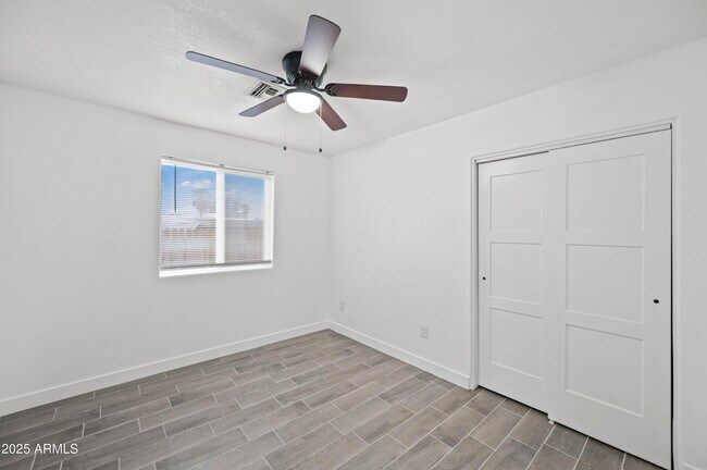 Building Photo - 10947 W Mohave St