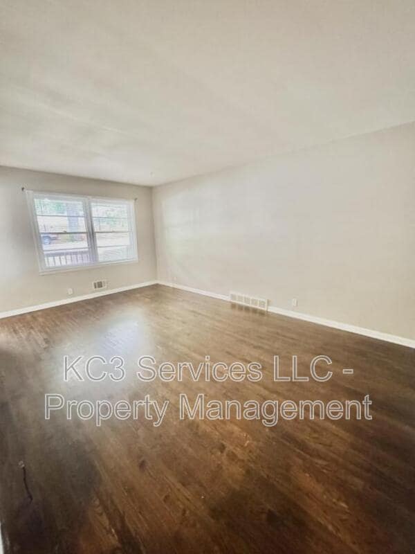 Building Photo - 1702 SW McArthur St