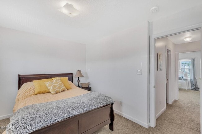 Building Photo - Very Well Maintained Townhome In Carolina ...