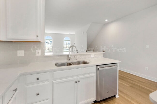 Building Photo - 14024 Sunrise Valley Dr