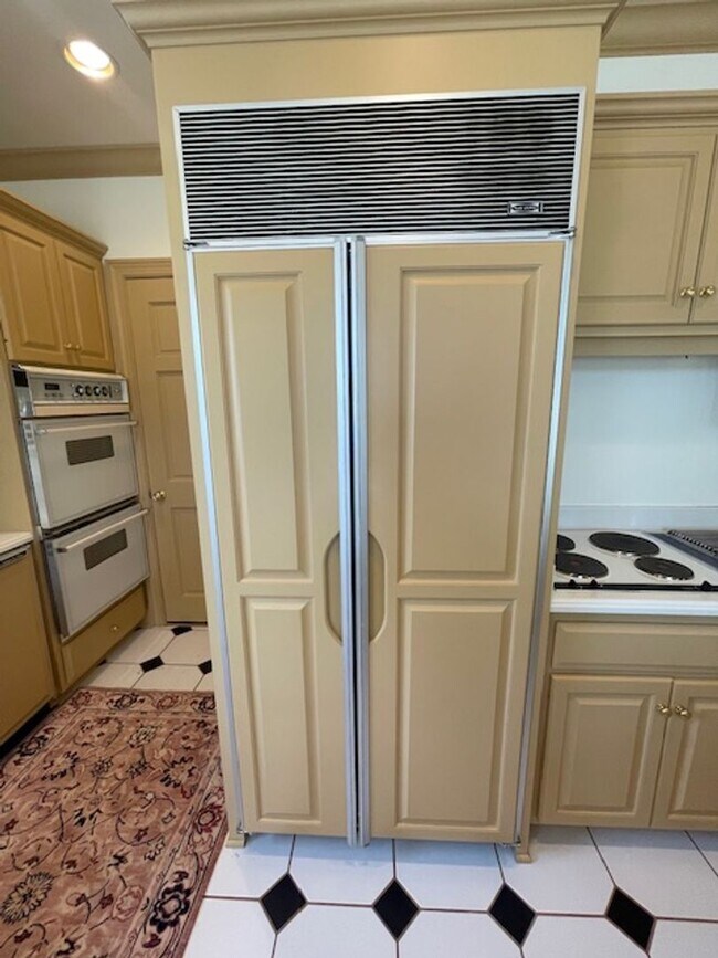 Building Photo - Private location overlooking Smiths Bay *2Bed*3bath