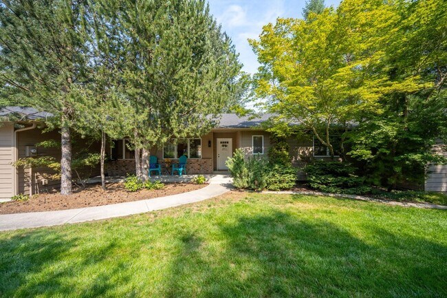 Building Photo - 9880 N Circle Dr