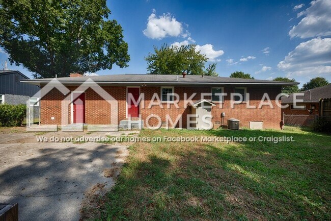 Building Photo - 2013 Reuben Dr NE