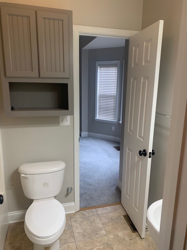 Building Photo - 2206 Anderson Rd