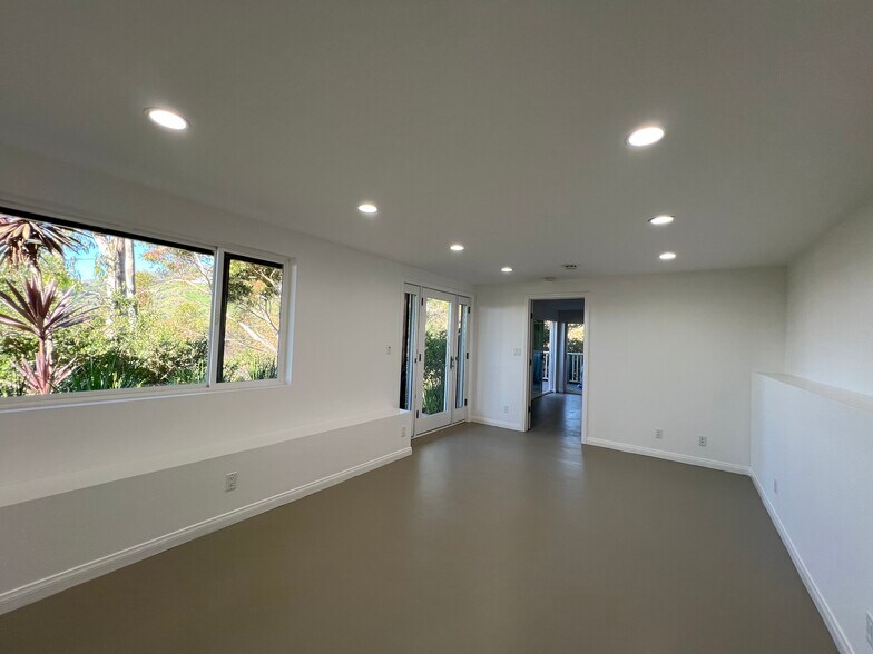 Livingroom - 3623 Serra Rd