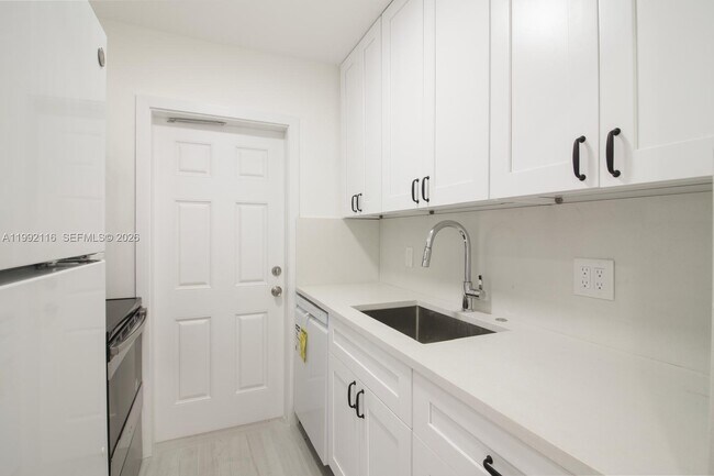 Building Photo - 1440 SE 15th St