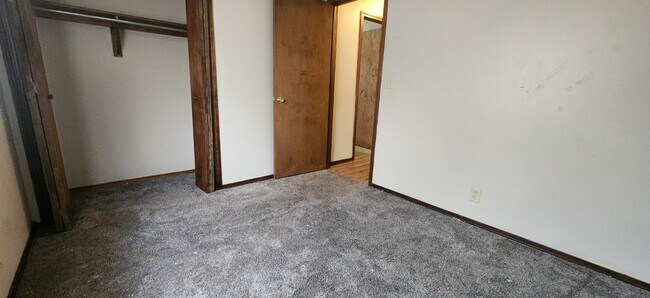 Building Photo - 1206 E Selma St