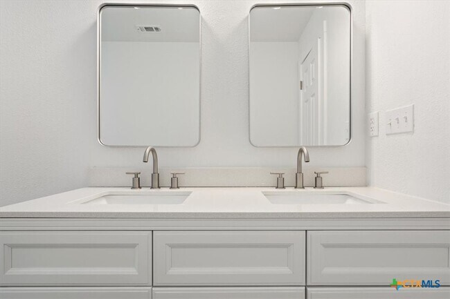 Building Photo - 202 Marston Ave