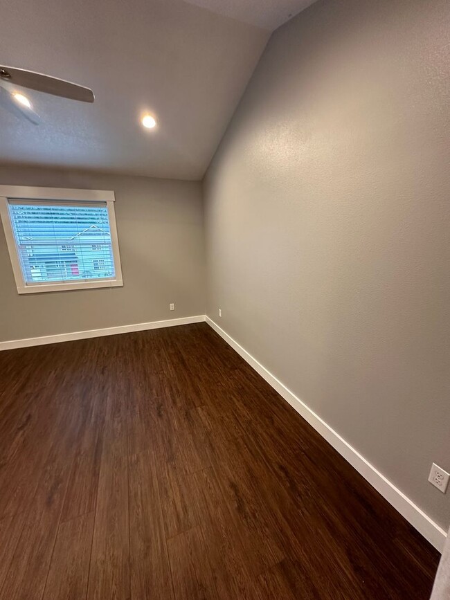 Building Photo - 1670 Westwind Cir