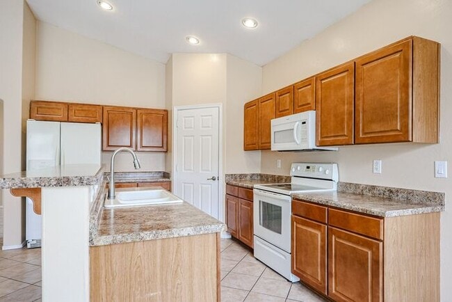 Building Photo - BEAUTIFUL 4 BEDROOM, 2.5 BATH WITH A POOL IN THE HEART OF GILBERT