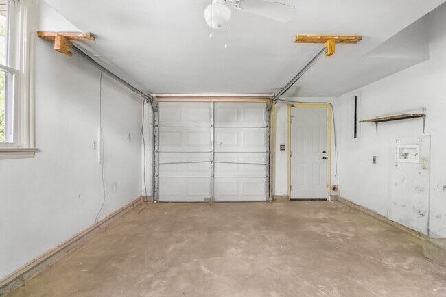 Building Photo - 10 Lexington Dr