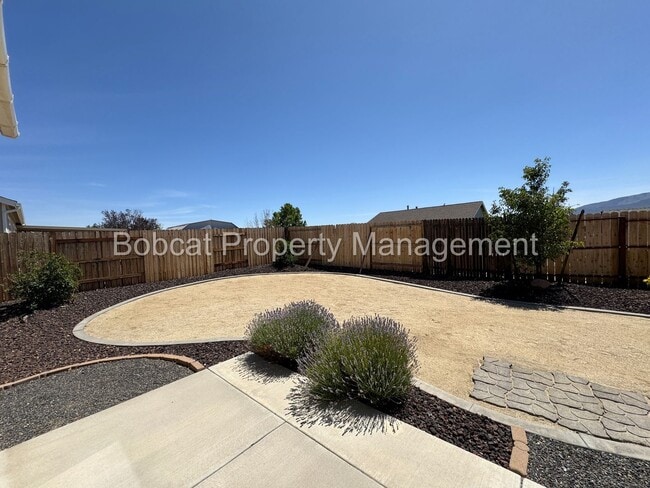 Building Photo - 3 Bedroom, 2 Bathroom Home Located in Dayton