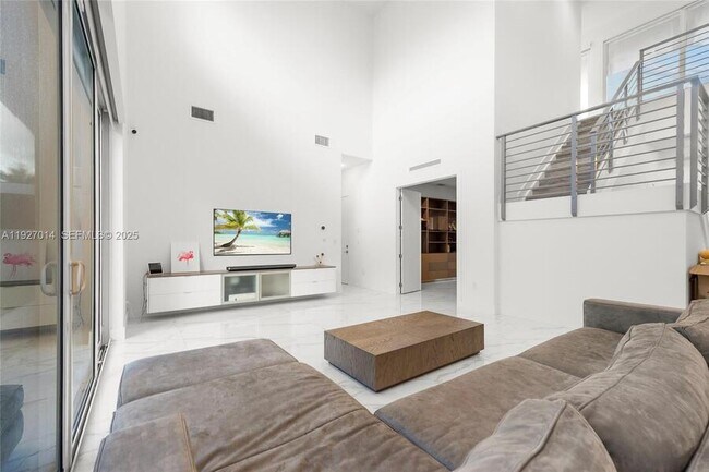 Building Photo - 7455 NW 103rd Pl