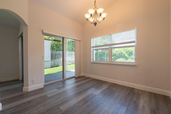 Building Photo - 10651 Buttonwood Lake Dr