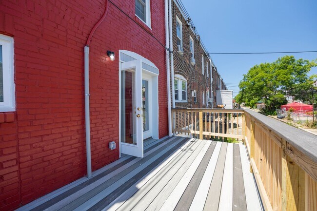 Building Photo - ???Completely Renovated 3 Bedroom 1.5 Bath...