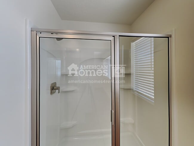 Building Photo - 4304 N Poplar Street