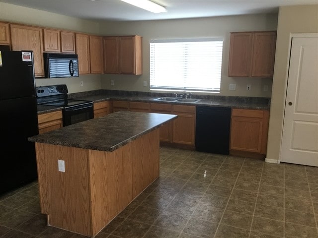 Building Photo - 8644 W Kathleen Rd