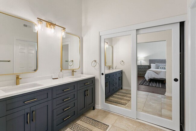 Building Photo - Exquisite beach home with Ocean and Harbor activities abound!