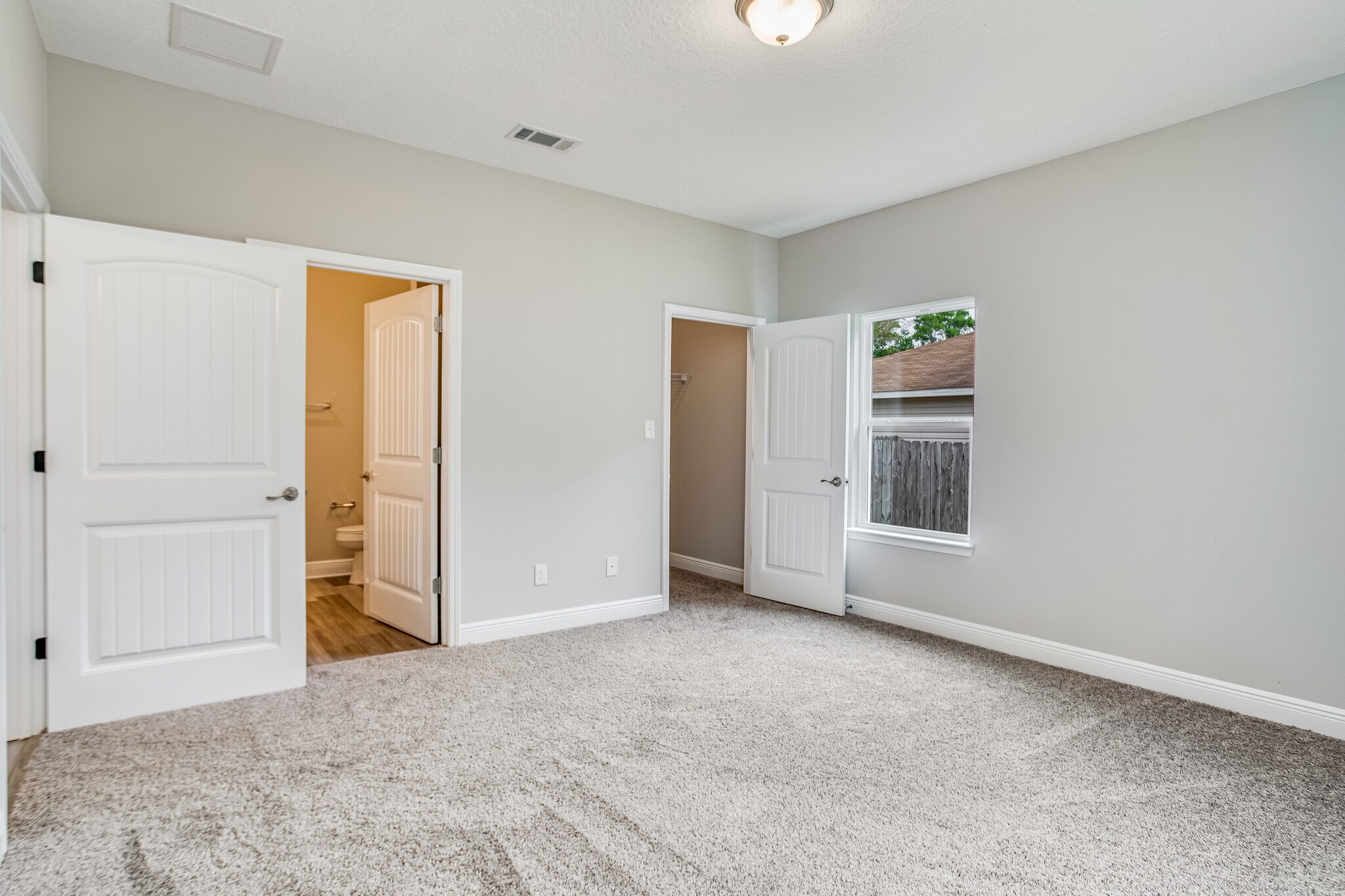Building Photo - 5940 Savannah Dr