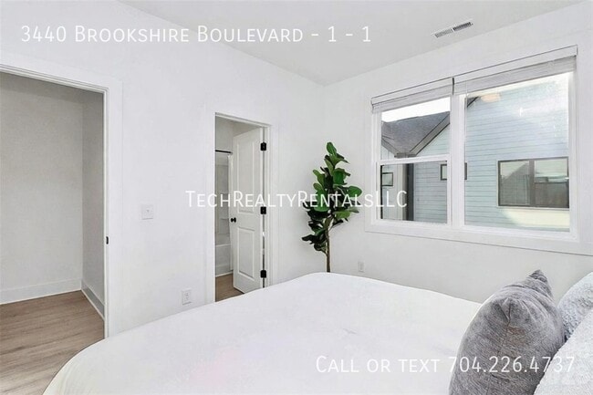 Building Photo - 3440 Brookshire Blvd