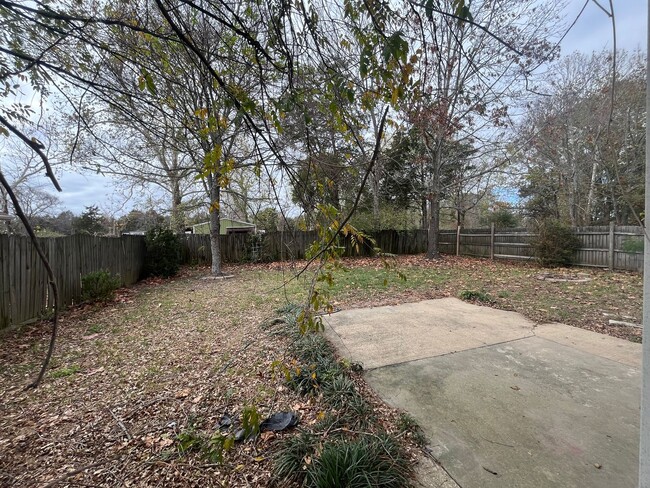 Building Photo - COMING SOON 3 Bedrooms 3 Bathrooms AND A 3...
