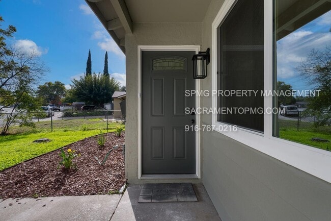 Building Photo - 8225 Zenith Dr