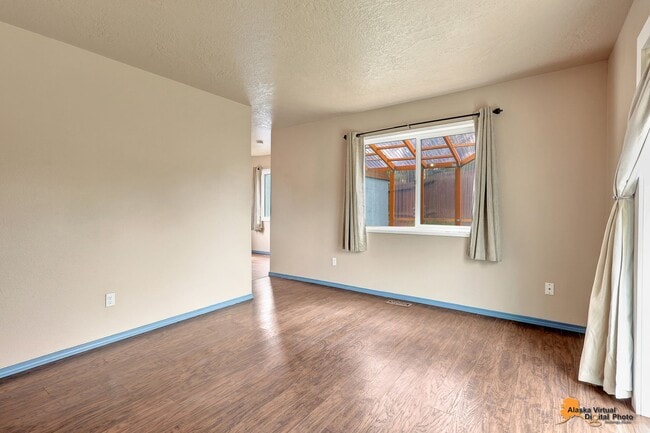 Building Photo - East Anchorage Home with In Unit Laundry a...