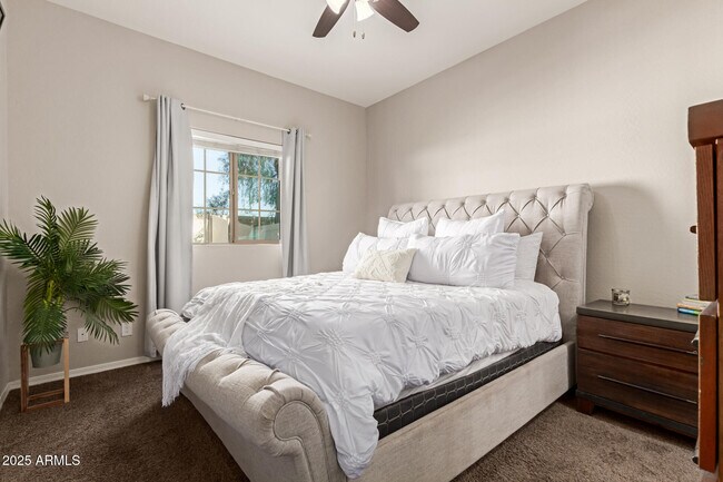 Building Photo - 1367 S Country Club Dr