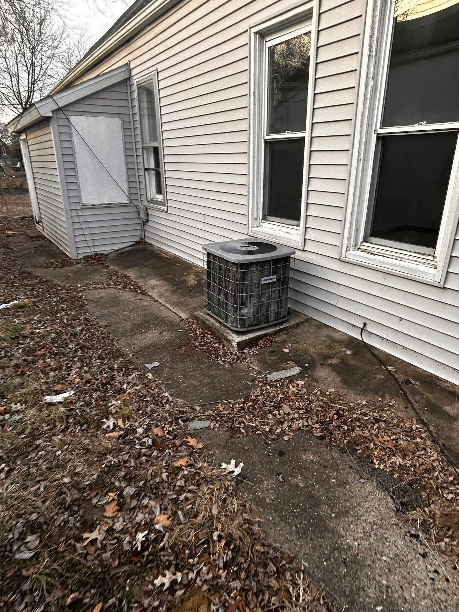 Building Photo - 706 Cedar St