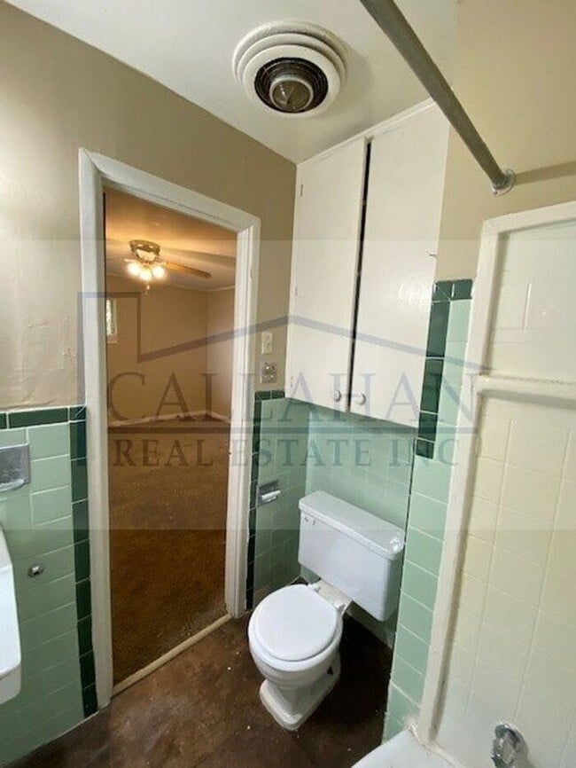 Building Photo - Close to UALR 3 bed 2 bath