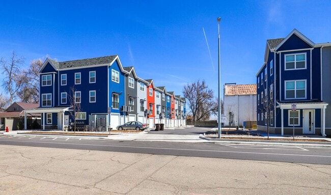 Building Photo - 210 Emery St