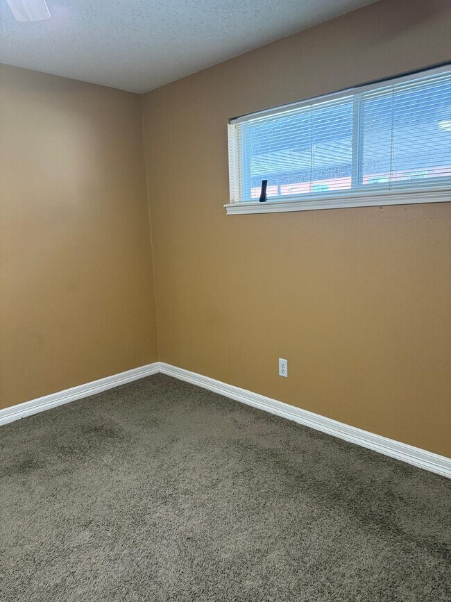 Building Photo - 6402 Del Monte Dr