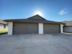 Building Photo - 11414 N Lincoln Blvd