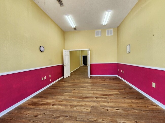 Building Photo - 111 E Green St